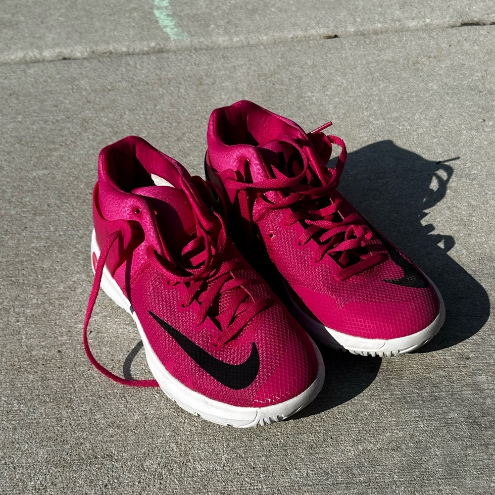 Nike KD Trey 5 Think Pink (breast cancer) size 4Y basketball shoes